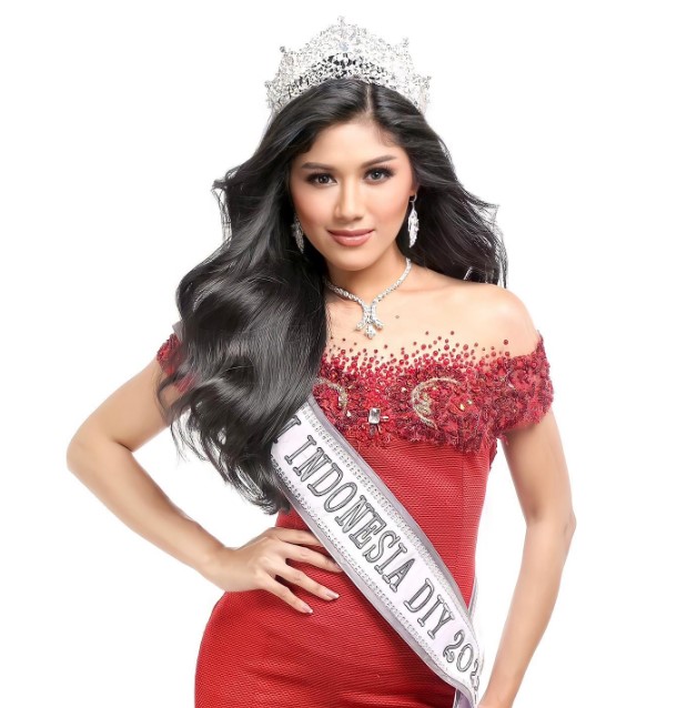 Kaesang nonton bola Persis vs PSS © berbagai sumber Kaesang nonton bola Persis vs PSS © berbagai sumber