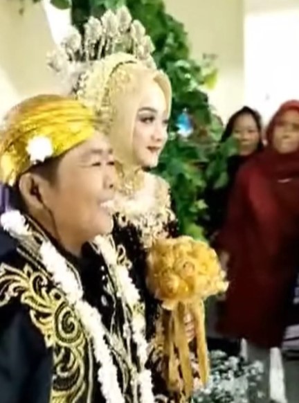 momen pernikahan komedian Adul dan Wenty © Instagram