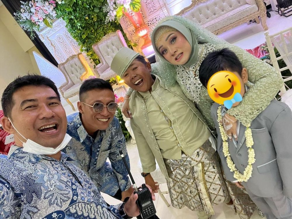 momen pernikahan komedian Adul dan Wenty © Instagram