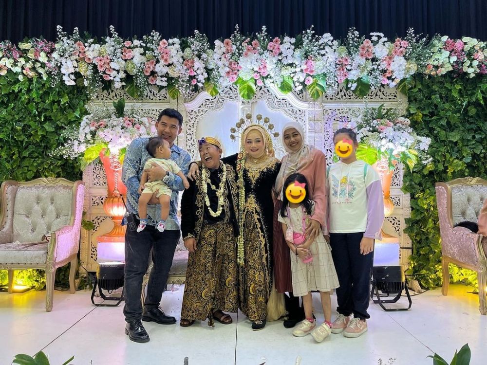 momen pernikahan komedian Adul dan Wenty © Instagram