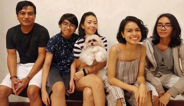 kedekatan Eva Celia dengan saudara tirinya © Instagram
