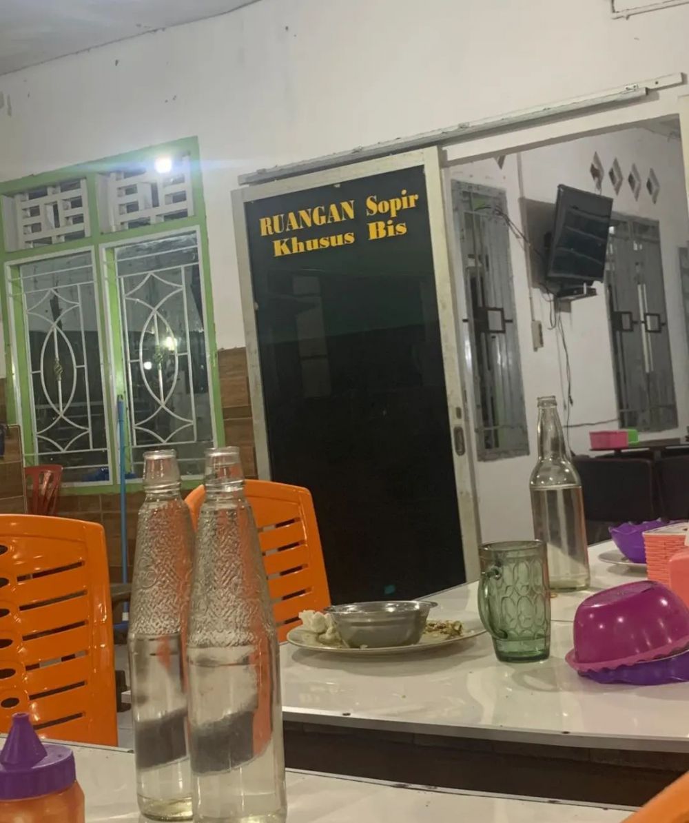 tulisan pengumuman nyeleneh bikin bingung © berbagai sumber tulisan pengumuman nyeleneh bikin bingung © berbagai sumber