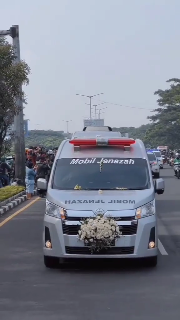 Detik-detik Eril diantar ke pemakaman, Ridwan Kamil sapa hangat warga