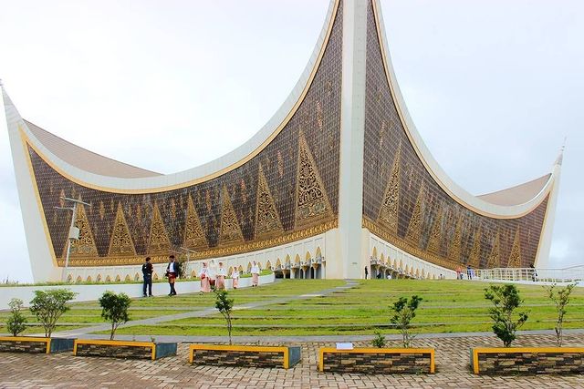 10 Masjid indah rancangan Ridwan Kamil, Al-Mumtadz mewakili nama Eril