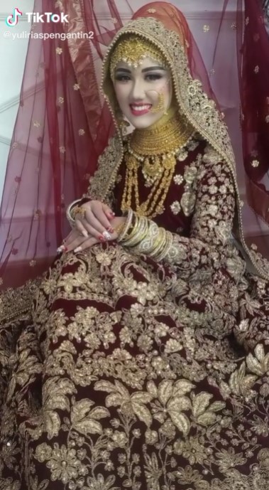 Transformasi wanita dirias jadi pengantin India © TikTok Transformasi wanita dirias jadi pengantin India © TikTok