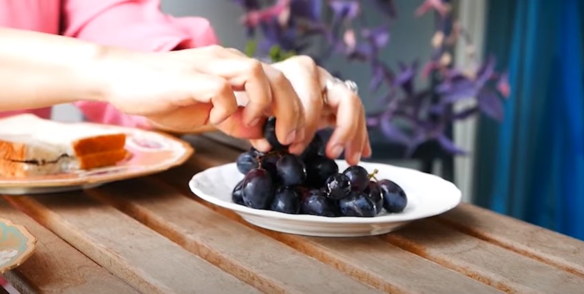 10 Pola makan Feni Rose sehari-hari, bikin awet muda di usia 48 tahun