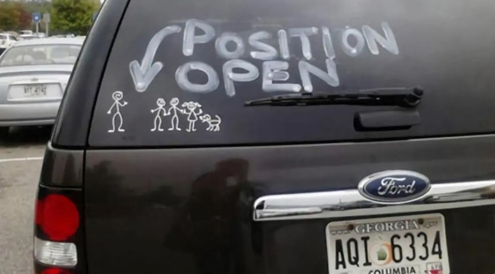 Potret stiker nyeleneh di mobil pribadi © berbagai sumber