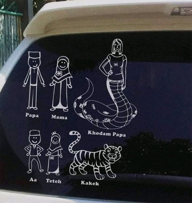 Potret stiker nyeleneh di mobil pribadi © berbagai sumber