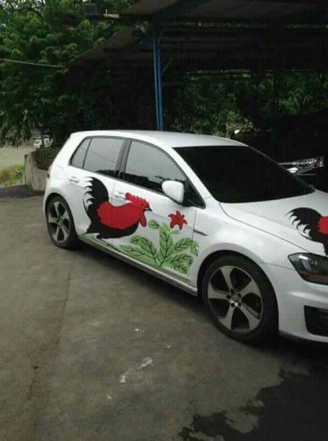 Potret stiker nyeleneh di mobil pribadi © berbagai sumber