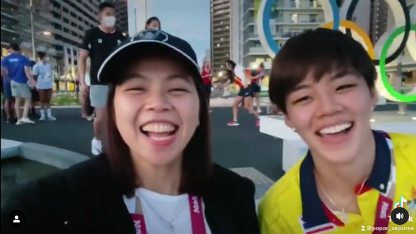 9 Potret persahabatan Greysia Polii dan Popor Sapsiree Berbagai sumber