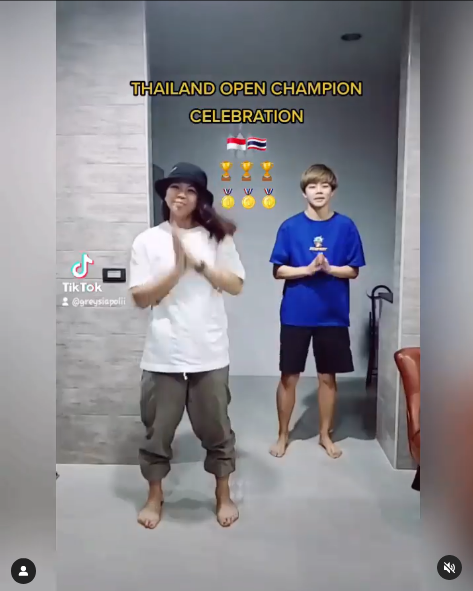 9 Potret persahabatan Greysia Polii dan Popor Sapsiree Berbagai sumber