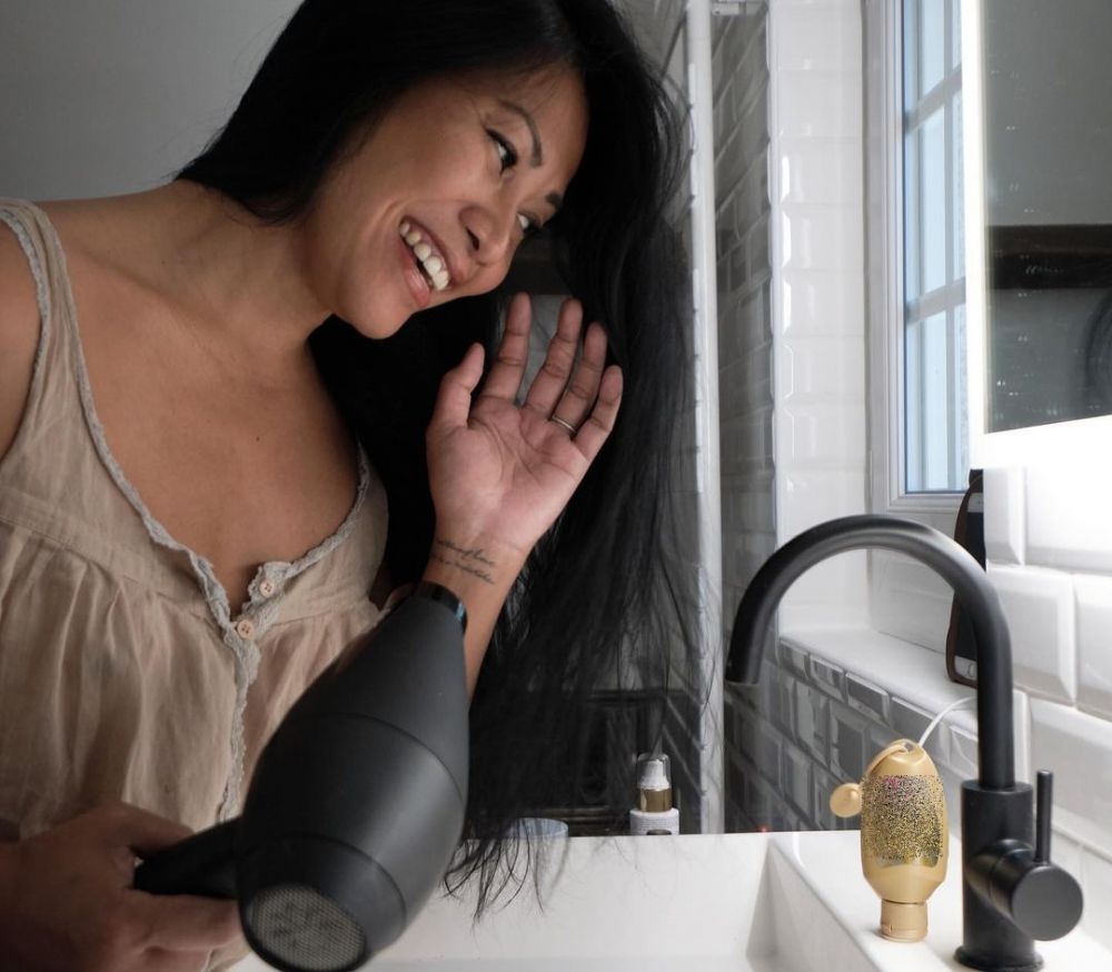 potret anggun c sasmi tak sengaja perlihatkan tato © 2022 brilio.net