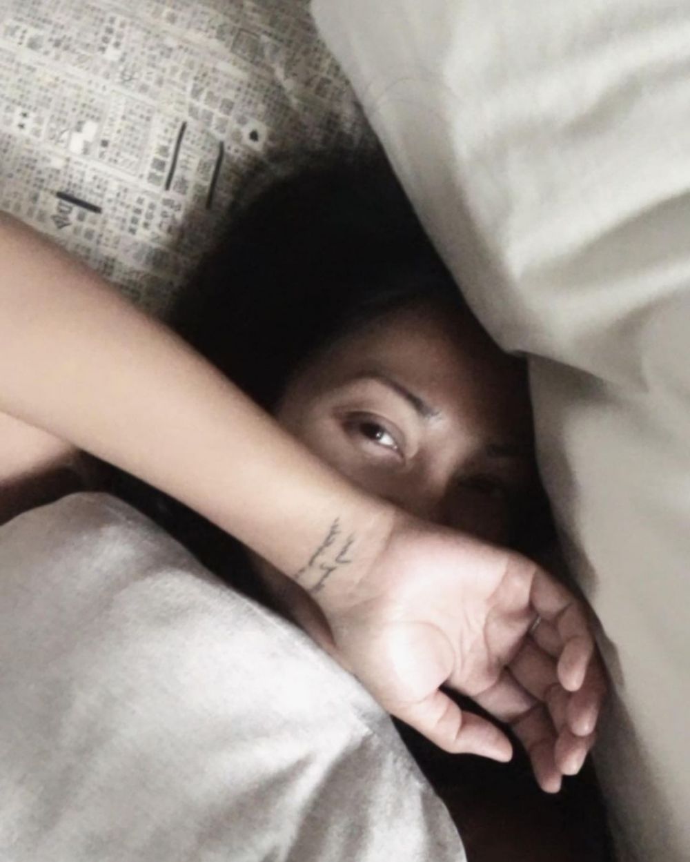 potret anggun c sasmi tak sengaja perlihatkan tato © 2022 brilio.net