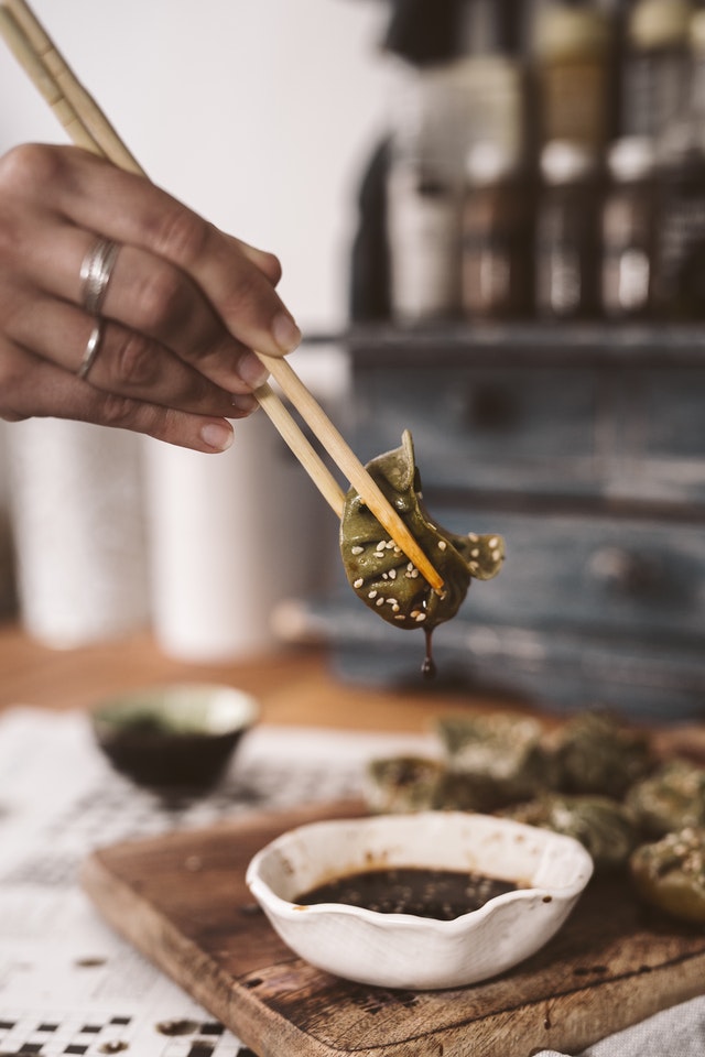 10 Makanan dihindari Krisdayanti, bantu jaga stamina di usia 47 tahun