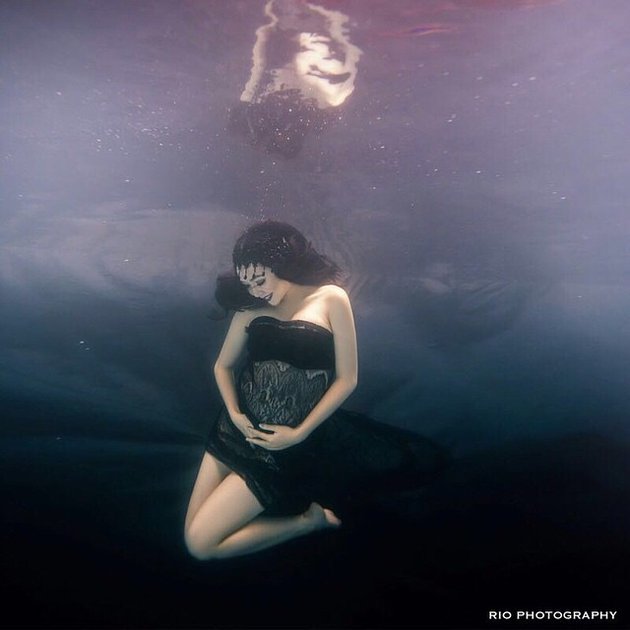 Gaya maternity shoot Indonesian Idol © berbagai sumber