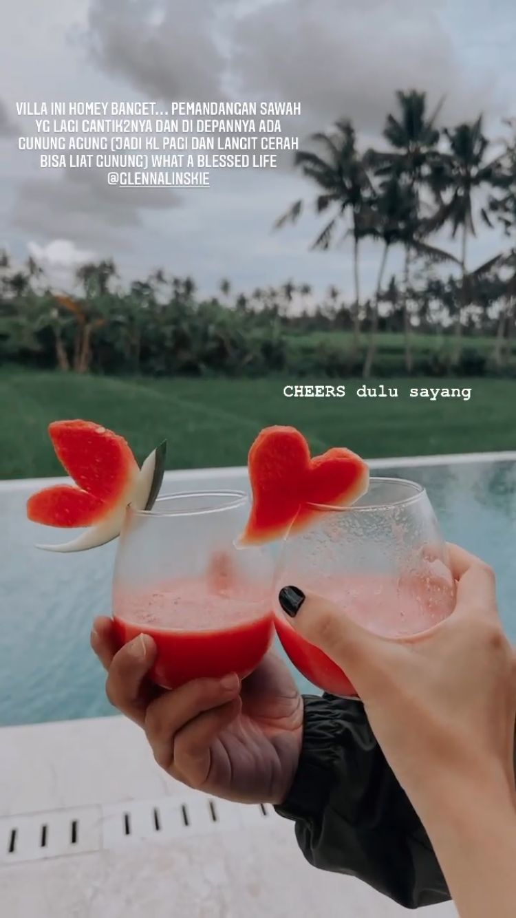 10 Makanan dan minuman dikonsumsi Chelsea Olivia, jaga kesehatan kulit