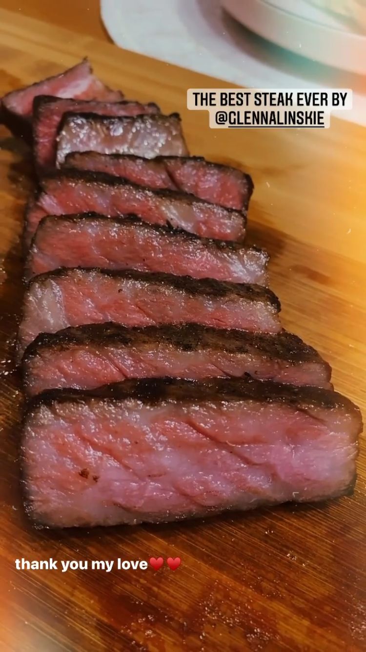 10 Makanan dan minuman dikonsumsi Chelsea Olivia, jaga kesehatan kulit