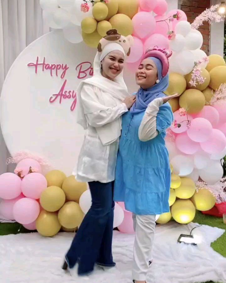 momen ultah syifa adik ayu ting ting © berbagai sumber