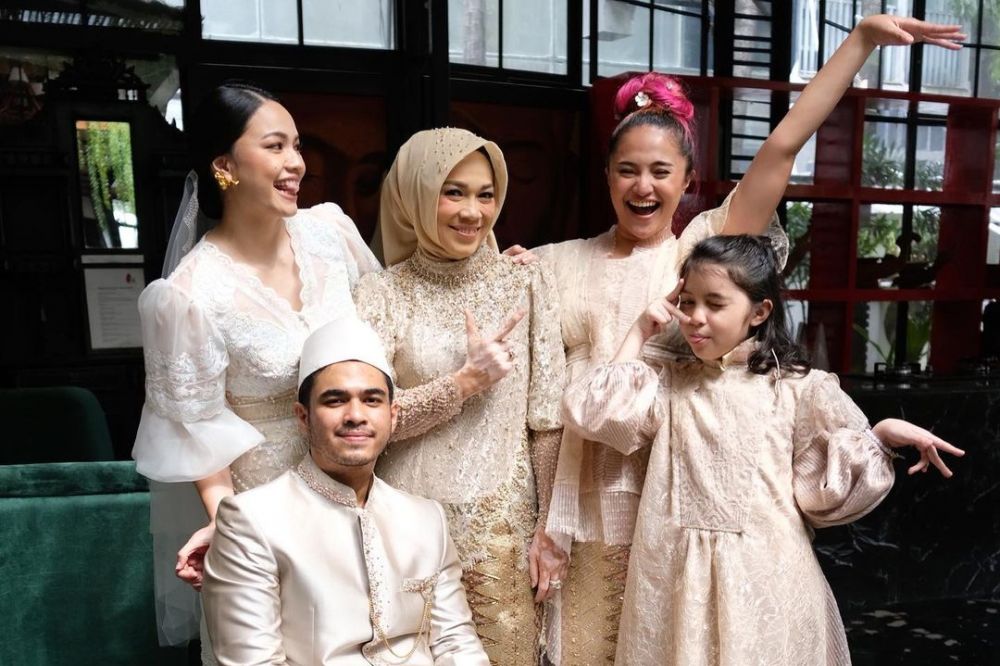 gaya seleb di pernikahan adik perempuan © berbagai sumber gaya seleb di pernikahan adik perempuan © berbagai sumber