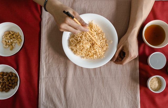 10 Makanan dihindari Nafa Urbach saat diet, berat badan turun 5 kg