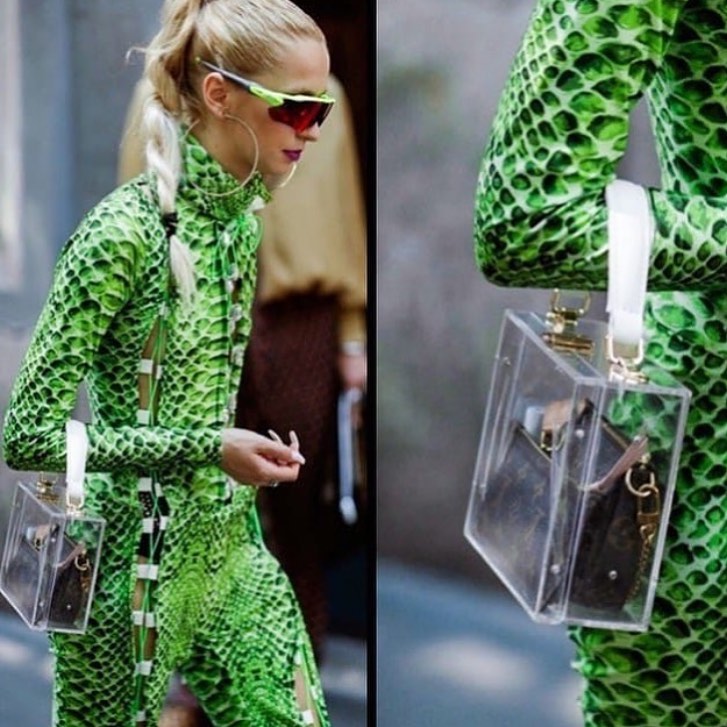 momen orang pakai tas © berbagai sumber