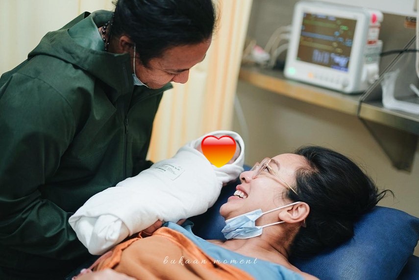 Dea Ananda melahirkan anak pertama © berbagai sumber Dea Ananda melahirkan anak pertama © berbagai sumber