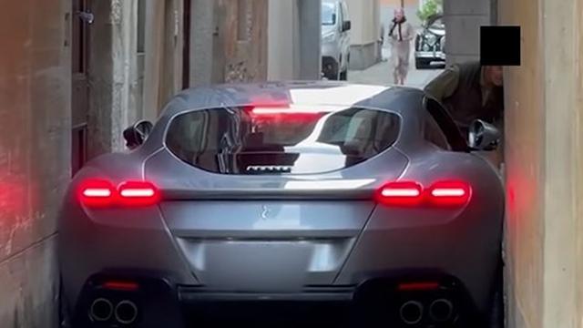 Potret apes kendaraan terjebak © berbagai sumber