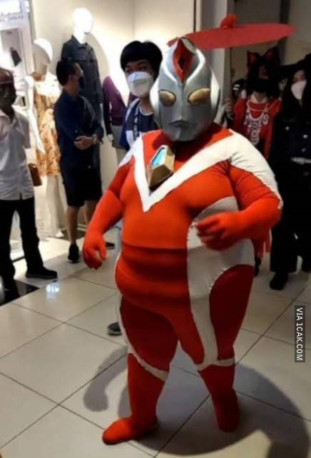 cosplay jadi Ultraman malah lucu banget © berbagai sumber