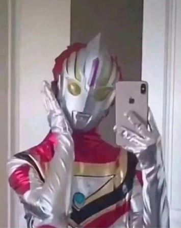 11 Momen lucu cosplay jadi Ultraman, ada-ada aja tingkahnya