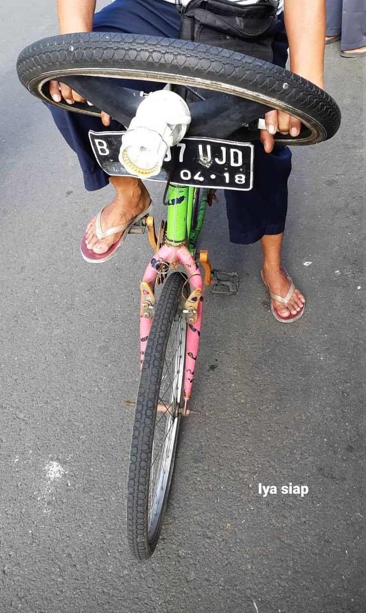benda absurd di sepeda © berbagai sumber
