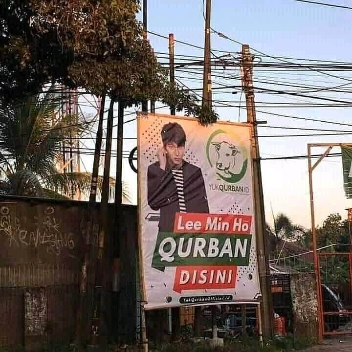 Potret lucu spanduk di jalanan bikin bingung © berbagai sumber Potret lucu spanduk di jalanan bikin bingung © berbagai sumber