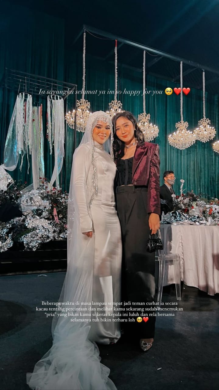 gaya seleb hadiri pernikahan sivia azizah © instagram
