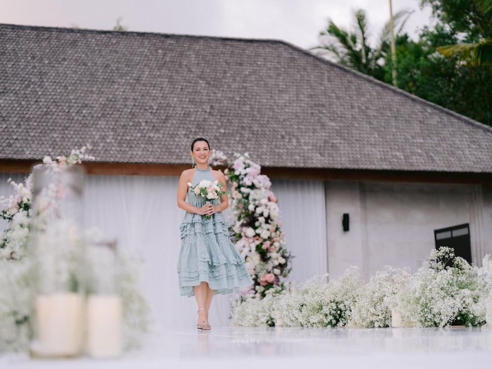 gaya cathy sharon dan julie estelle di pernikahan adik © instagram