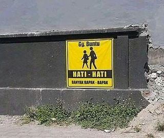 papan peringatan tapi gambarnya bikin salfok © berbagai sumber