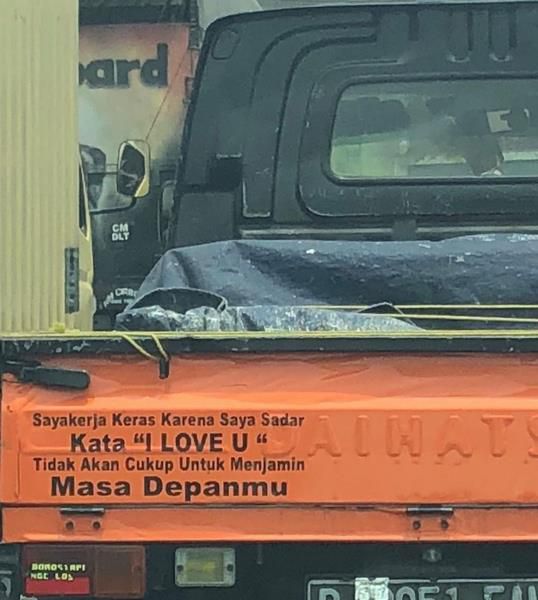 15 Kata-kata nasehat di belakang truk Berbagai sumber