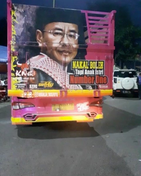 15 Kata-kata nasehat di belakang truk Berbagai sumber 15 Kata-kata nasehat di belakang truk Berbagai sumber