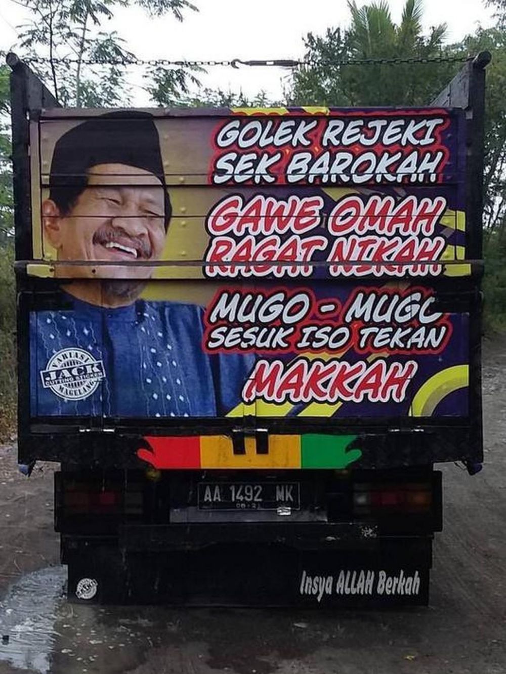 15 Kata-kata nasehat di belakang truk Berbagai sumber 15 Kata-kata nasehat di belakang truk Berbagai sumber