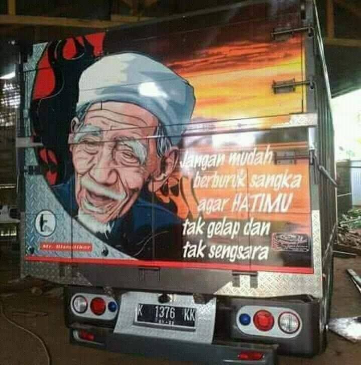 15 Kata-kata nasehat di belakang truk Berbagai sumber 15 Kata-kata nasehat di belakang truk Berbagai sumber