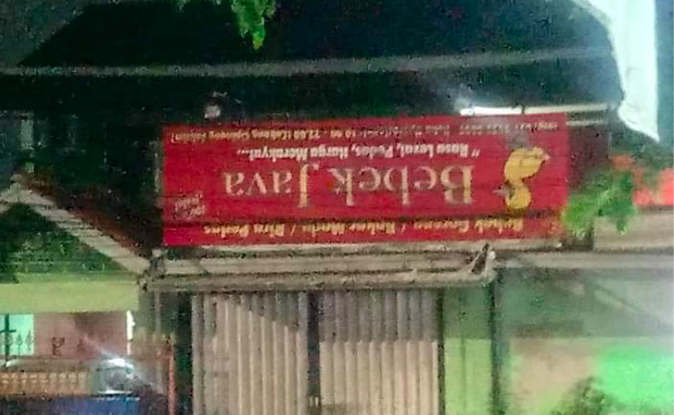 15 Nama tempat makan nyeleneh ini bikin mikir dua kali