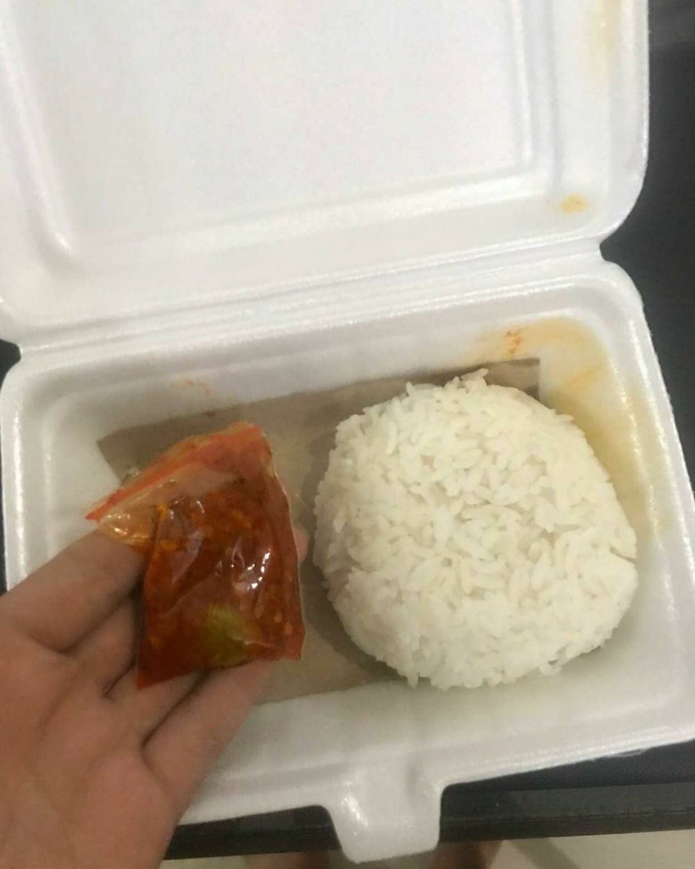 momen apes buka bungkus makan © berbagai sumber