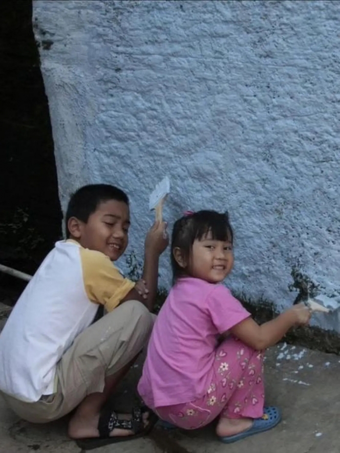 Potret kenangan Eril dan Zara sejak kecil © Instagram Potret kenangan Eril dan Zara sejak kecil © Instagram