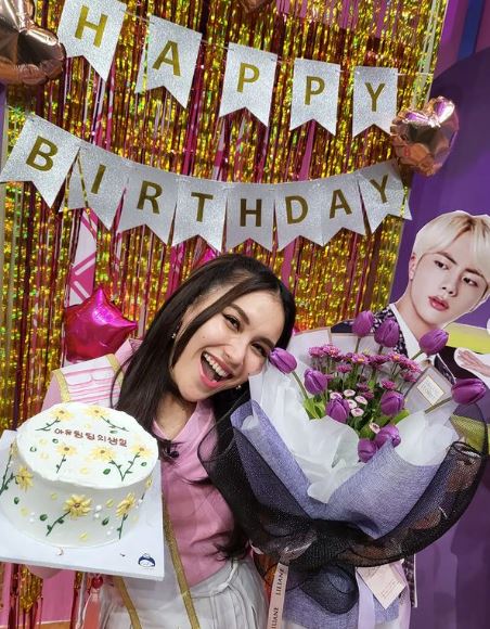 11 Potret kue ultah Ayu Ting Ting ke-30, uniknya bikin tak tega makan