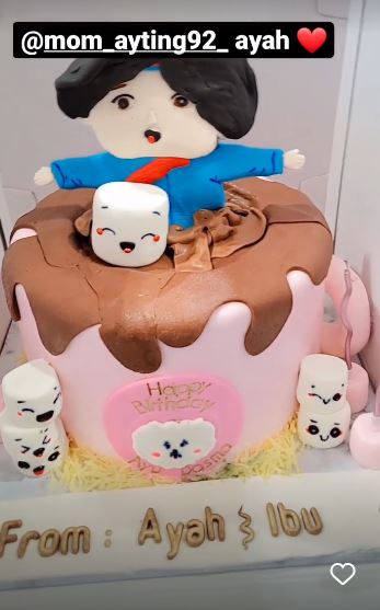 11 Potret kue ultah Ayu Ting Ting ke-30, uniknya bikin tak tega makan