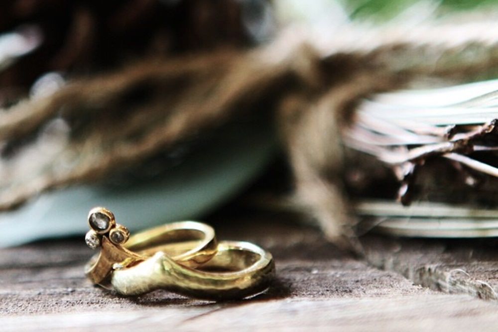 Potret cincin nikah 11 pasangan penyanyi, punya makna mendalam