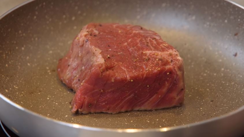 10 Cara Raditya Dika memilih daging untuk steak, berkualitas dan empuk