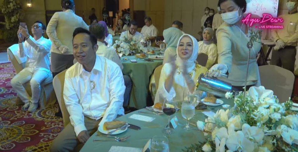 11 Hidangan ultah pernikahan Ayu Dewi dan Regi Datau, menunya lengkap