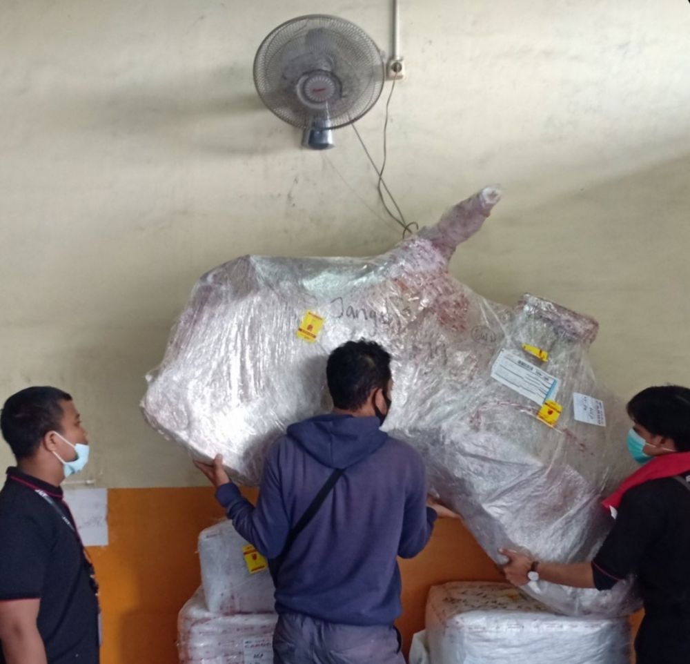 bungkusan paket lucu © berbagai sumber