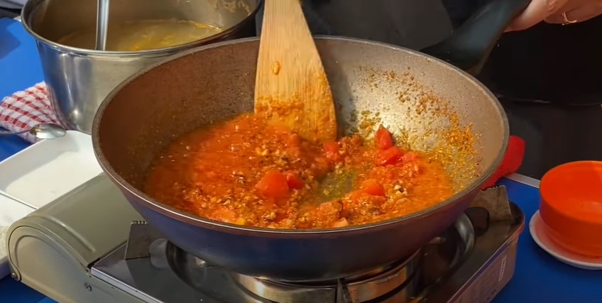 13 Langkah Dewi istri Komeng bikin mi celor asli Palembang, antiamis