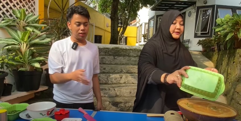 13 Langkah Dewi istri Komeng bikin mi celor asli Palembang, antiamis