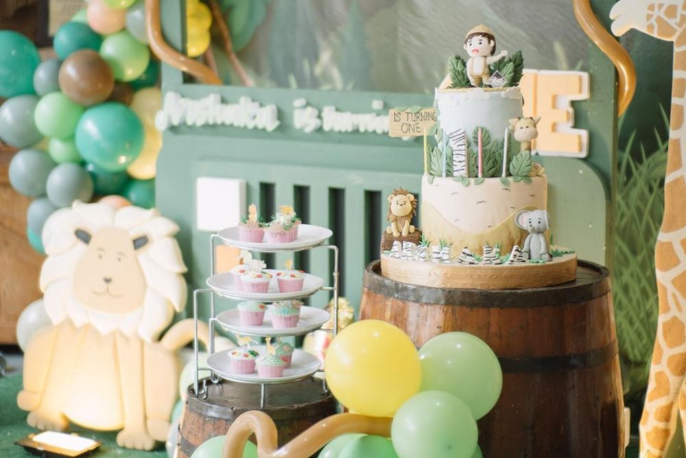 11 Detail kue ultah anak Dinda Hauw, kental nuansa kebun binatang